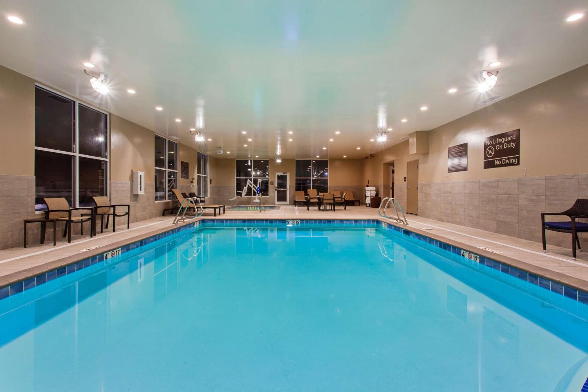 Hampton Inn & Suites Левенуэрт Экстерьер фото